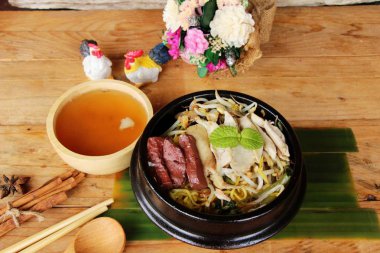 Sebze ve çorba lezzetli tavuk şehriye