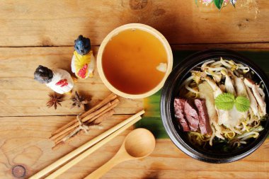 Sebze ve çorba lezzetli tavuk şehriye