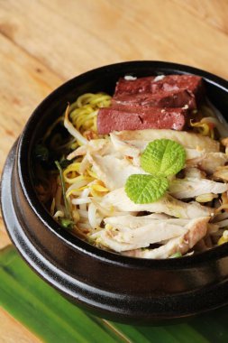 Sebze ve çorba lezzetli tavuk şehriye