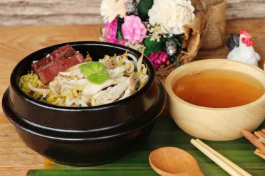 Sebze ve çorba lezzetli tavuk şehriye