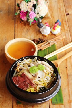 Sebze ve çorba lezzetli tavuk şehriye