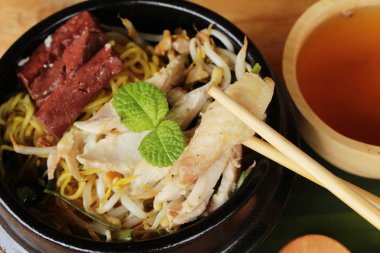 Sebze ve çorba lezzetli tavuk şehriye