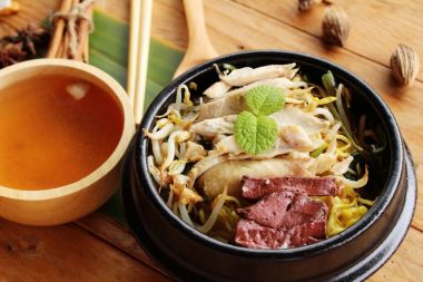 Sebze ve çorba lezzetli tavuk şehriye