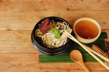 Sebze ve çorba lezzetli tavuk şehriye