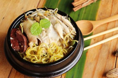 Sebze ve çorba lezzetli tavuk şehriye