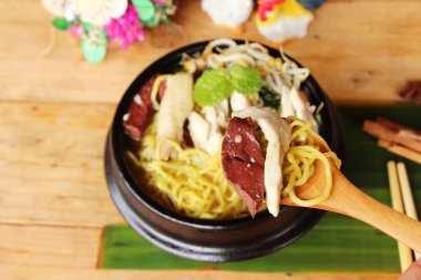 Sebze ve çorba lezzetli tavuk şehriye