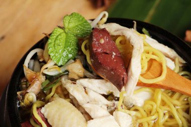 Sebze ve çorba lezzetli tavuk şehriye