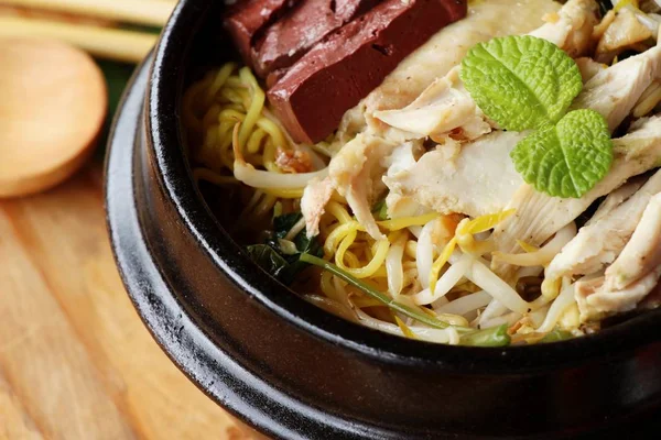 Sebze ve çorba lezzetli tavuk şehriye