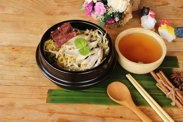 Sebze ve çorba lezzetli tavuk şehriye