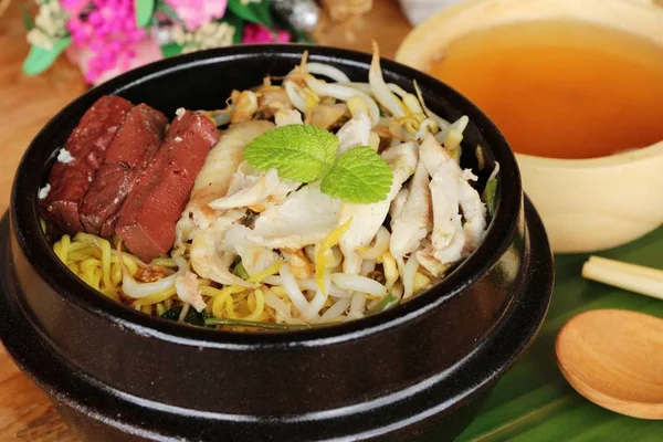 Sebze ve çorba lezzetli tavuk şehriye