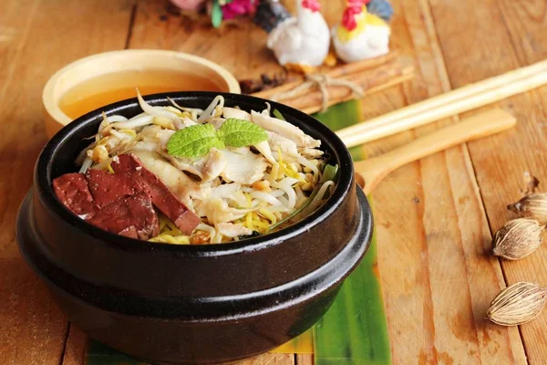 Sebze ve çorba lezzetli tavuk şehriye