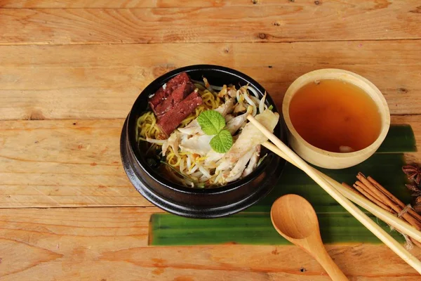 Sebze ve çorba lezzetli tavuk şehriye