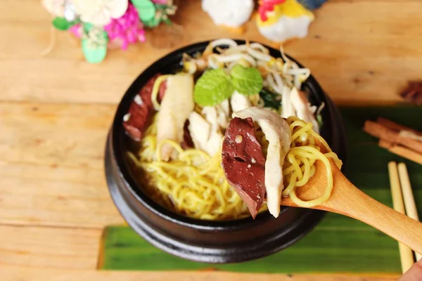 Sebze ve çorba lezzetli tavuk şehriye