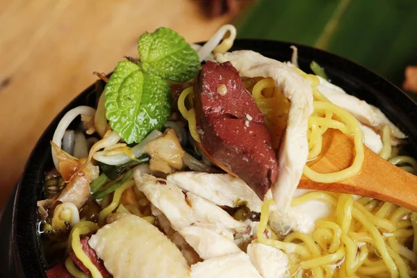 Sebze ve çorba lezzetli tavuk şehriye