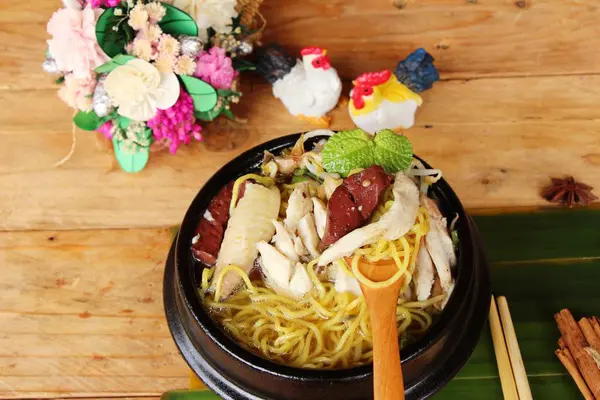 Sebze ve çorba lezzetli tavuk şehriye