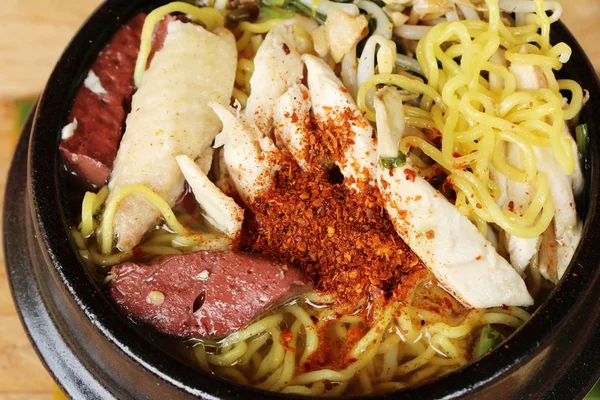 Sebze ve çorba lezzetli tavuk şehriye