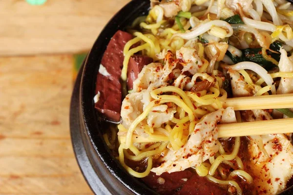 Sebze ve çorba lezzetli tavuk şehriye