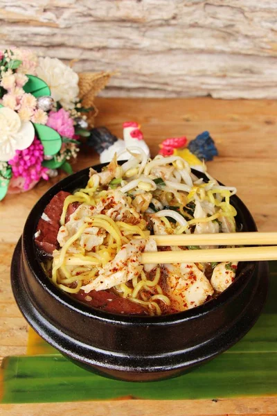 Sebze ve çorba lezzetli tavuk şehriye