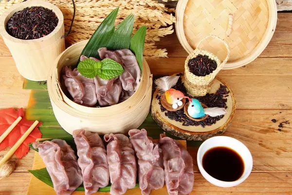 Dumpling al vapor chino con arroz con arándanos delicioso — Foto de Stock