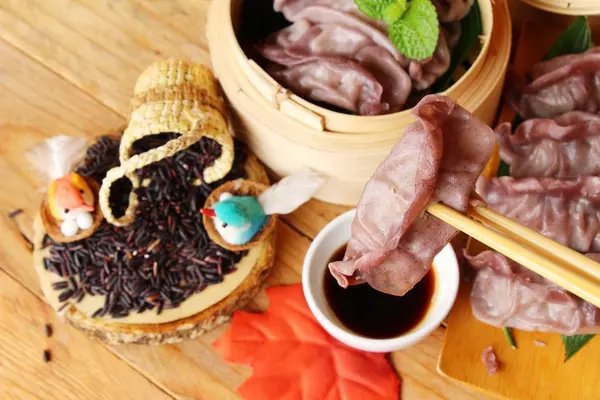 Gnocco al vapore cinese con riso ai mirtilli delizioso — Foto Stock