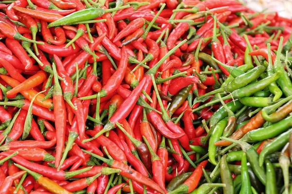 Pimenta fresca para cozinhar no mercado — Fotografia de Stock