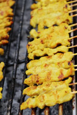 belgili tanımlık çarşı içinde kavrulmuş domuz eti lezzetlidir