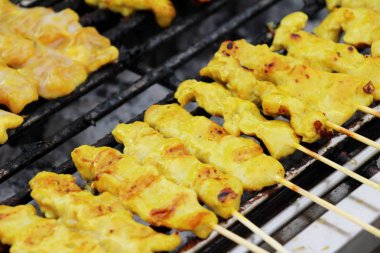 belgili tanımlık çarşı içinde kavrulmuş domuz eti lezzetlidir