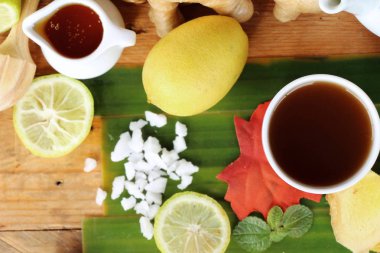 Limonlu çay zencefil ve lezzetli tatlım