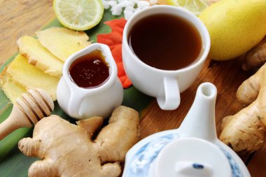 Limonlu çay zencefil ve lezzetli tatlım