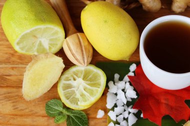 Limonlu çay zencefil ve lezzetli tatlım