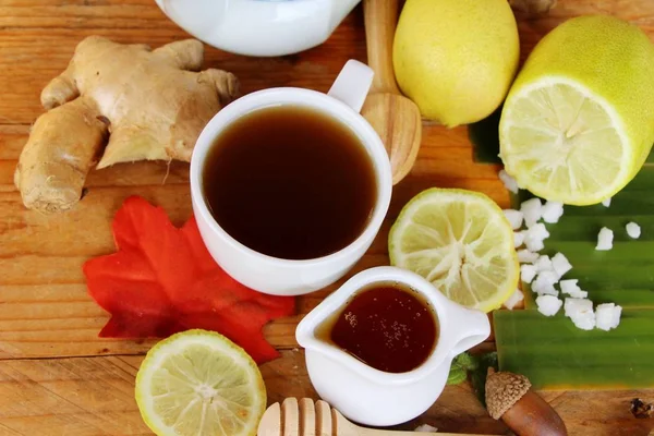 Limonlu çay zencefil ve lezzetli tatlım