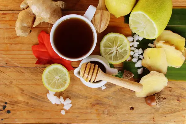 Ingwertee mit Zitrone und Honig köstlich — Stockfoto