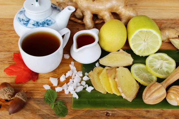 Ginger tea with lemon and honey delicious — Stock Photo, Image