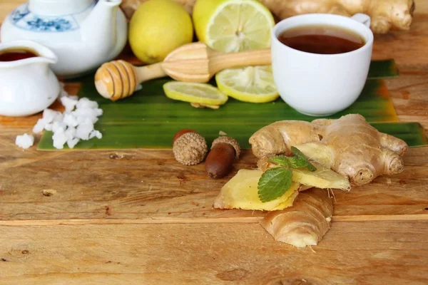 레몬과 꿀 맛 있는 꿀 차 — 스톡 사진