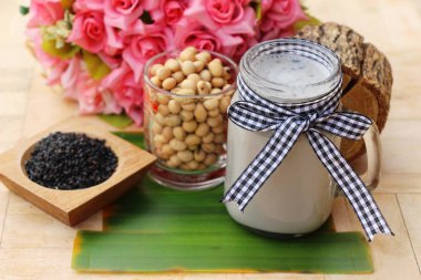 Soya Fasulye sütü karıştırın siyah susam lezzetli