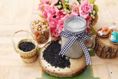 Soya Fasulye sütü karıştırın siyah susam lezzetli