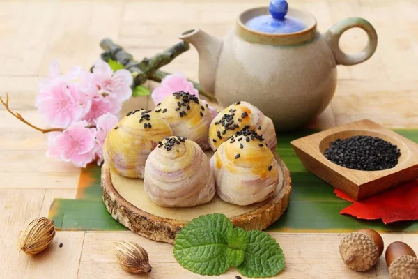 Festival pastel de luna, postre chino y té caliente — Foto de Stock
