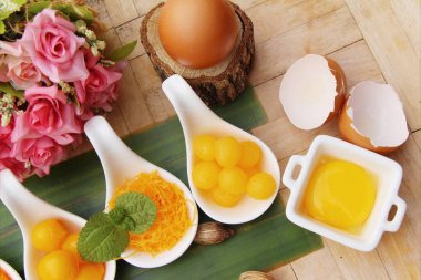 Altın tatlıdır yumurta sarısı, Tay tatlı