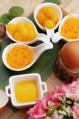 Altın tatlıdır yumurta sarısı, Tay tatlı