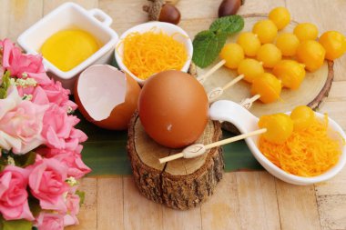 Altın tatlıdır yumurta sarısı, Tay tatlı