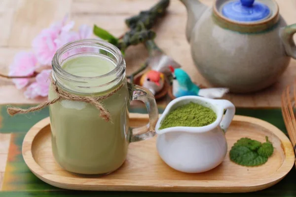 Té verde con leche y té matcha en polvo —  Fotos de Stock