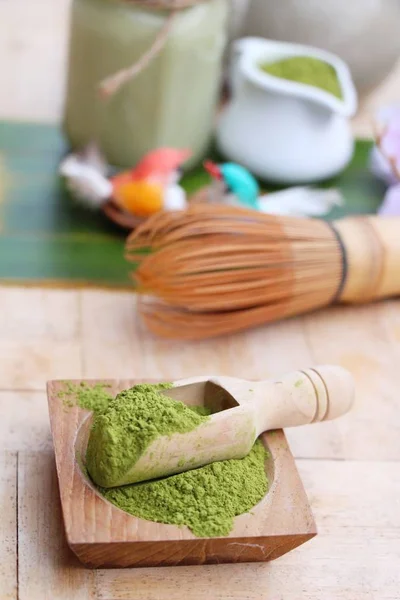 Green tea with milk and matcha tea powder — Stock Photo, Image