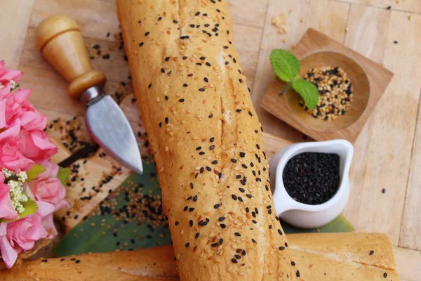 프랑스 빵 맛 있는 검은 참 깨와 유기 — 스톡 사진