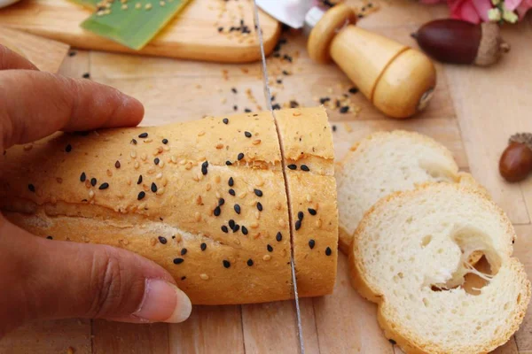 Pão francês orgânico com gergelim preto delicioso — Fotografia de Stock