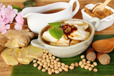 Zencefil suyu ve tofu lezzetli, tatlı Çin