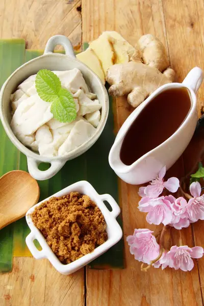 Zencefil suyu ve tofu lezzetli, tatlı Çin