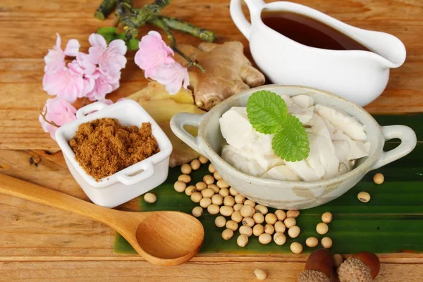 Zencefil suyu ve tofu lezzetli, tatlı Çin