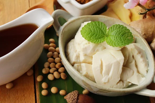 Zencefil suyu ve tofu lezzetli, tatlı Çin