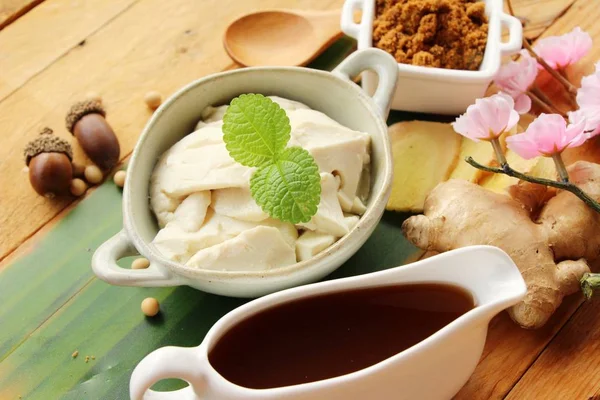 Zencefil suyu ve tofu lezzetli, tatlı Çin