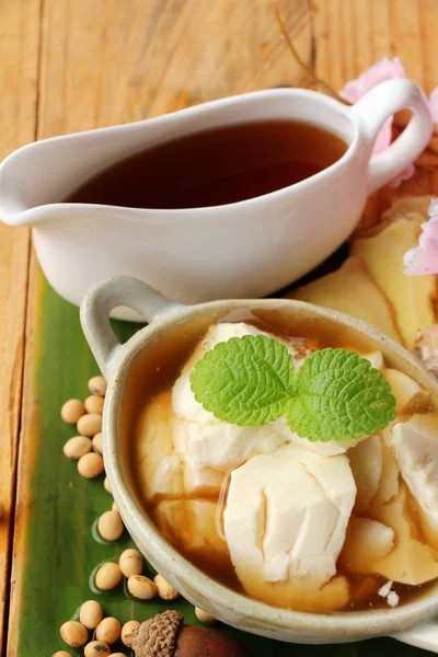 Zencefil suyu ve tofu lezzetli, tatlı Çin